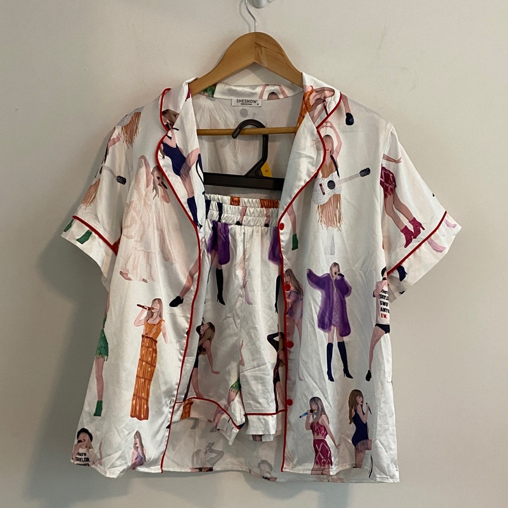 Taylor Swift Pajama Set M